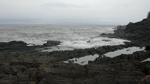 有关地平线, 多云的天空, 岩石海岸的免费素材视频