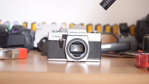 一台旧相机的特写镜头 · 免费素材视频