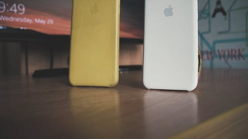 Iphone外壳的两种不同颜色 · 免费素材视频
