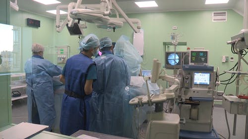 一群人在手术室内的医学领域 · 免费素材视频
