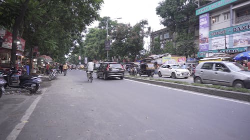 沿镇道路的市场和商业场所 · 免费素材视频