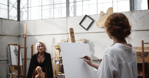 有关内衣, 坐, 垂直视频的免费素材视频