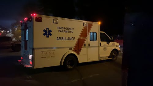 定制为救护车的紧急救护车 · 免费素材视频