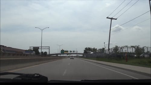 在通往加拿大蒙特利尔机场的道路上旅行 · 免费素材视频