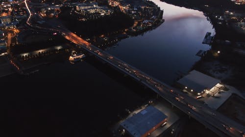 黄昏的一座城市的无人机画面 · 免费素材视频
