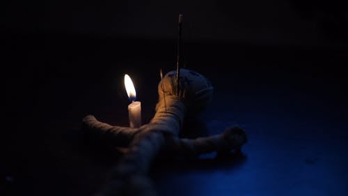 一个人执行巫术仪式 · 免费素材视频