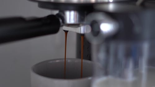 有关一杯咖啡, 倾注, 咖啡的免费素材视频