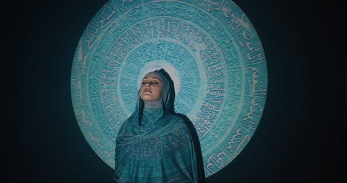 有关中央, 传统服装, 向上看的免费素材视频