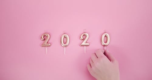 以数字形式表示未来几年的蜡烛 · 免费素材视频