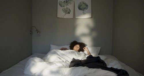 有关公寓, 卧床休息, 呆在家里的免费素材视频