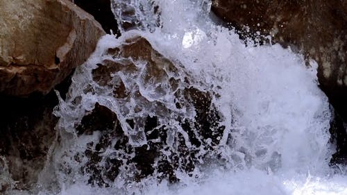 有关倾盆大雨, 岩石, 岩石形成的免费素材视频