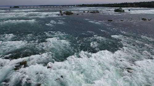 尼亚加拉大瀑布流水的强大力量 · 免费素材视频
