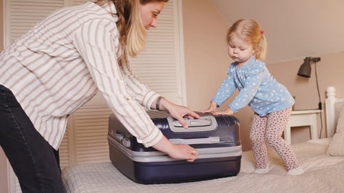 有关伸出援手, 儿童, 出现的免费素材视频