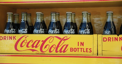 瓶装碳酸饮料两箱 · 免费素材视频