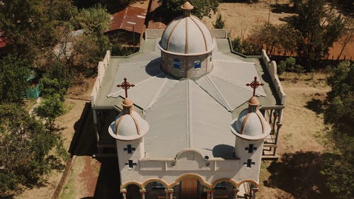 有关房子, 教会, 树木的免费素材视频