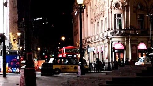 人们参观伦敦的一个着名地标 · 免费素材视频