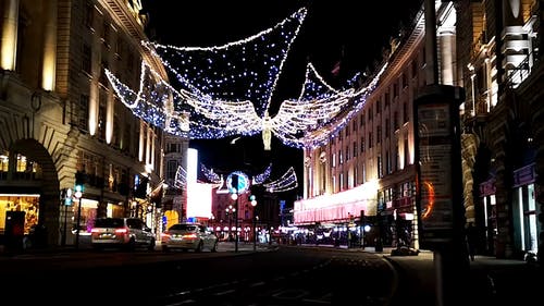 圣诞灯饰在街道上展出的圣诞节seson · 免费素材视频