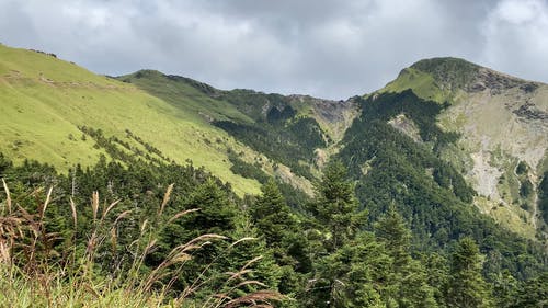 毗邻山脉的山脉 · 免费素材视频