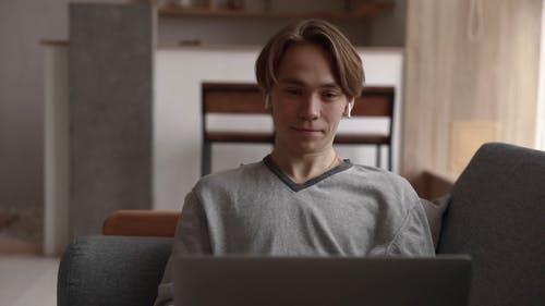 有关人, 笔记本电脑, 视频电话的免费素材视频