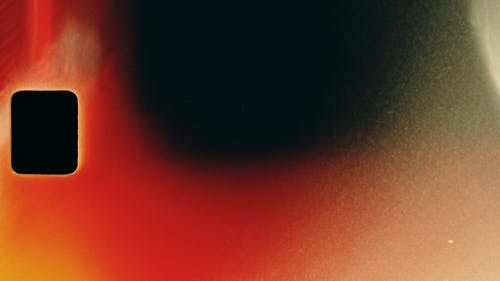 复古风格的建筑物上方的旗杆的视频 · 免费素材视频