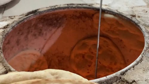 皮塔饼面包的传统烹饪方式 · 免费素材视频