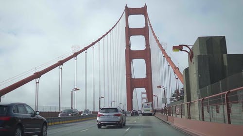 车辆过桥 · 免费素材视频