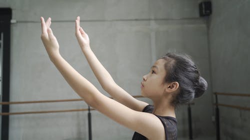 练芭蕾舞的女孩 · 免费素材视频