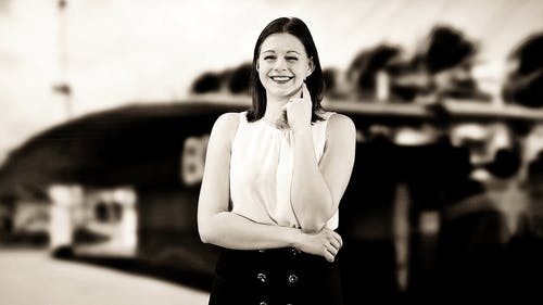 有关叉腰, 单色, 女人的免费素材视频