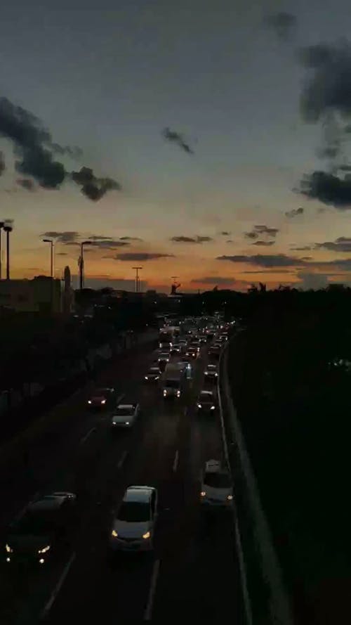 道路车辆通行的延时录像 · 免费素材视频