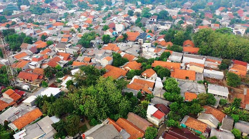 拥挤的住宅社区的无人机画面 · 免费素材视频