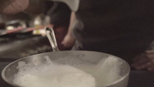 厨师准备一份食物甜点 · 免费素材视频