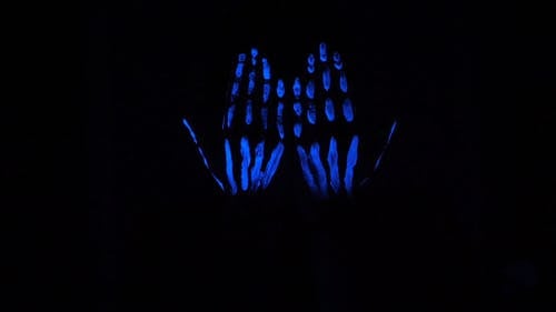 有关在黑暗中发光, 慢动作, 手的免费素材视频