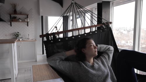 有关inddors, 休息, 吊床的免费素材视频