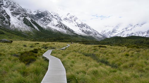 一条通往山区的小路 · 免费素材视频