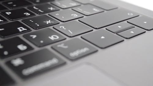 笔记本电脑键盘的视频模糊 · 免费素材视频