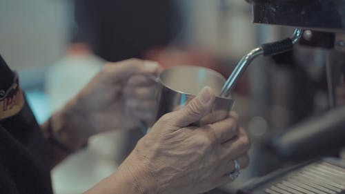 煮咖啡的人的镜头 · 免费素材视频