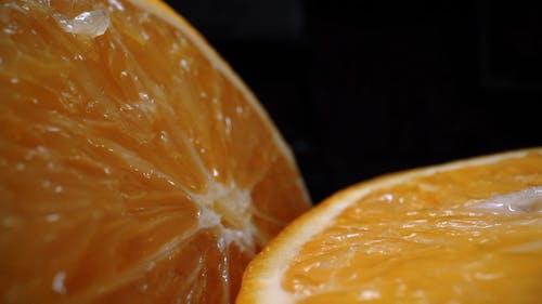 切成薄片的橙色水果的特写视图 · 免费素材视频