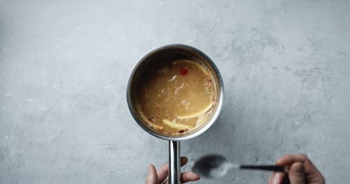 在火锅中搅拌菜的沸腾汤 · 免费素材视频