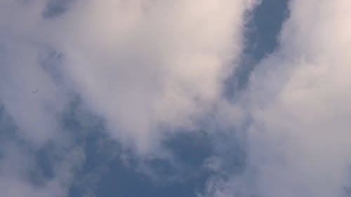 白云雾消失在天空中 · 免费素材视频