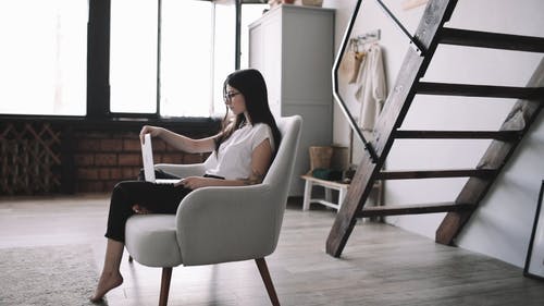 有关educa??osebuahdistuzzle, 在家工作, 在家生活的免费素材视频