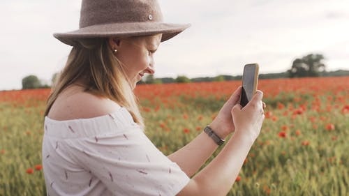 有关侧面图, 咖啡色头发的女人, 女人的免费素材视频