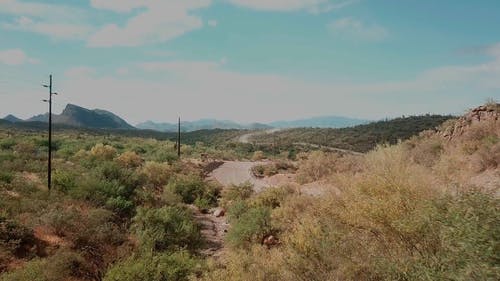 无人驾驶之路的无人机画面 · 免费素材视频