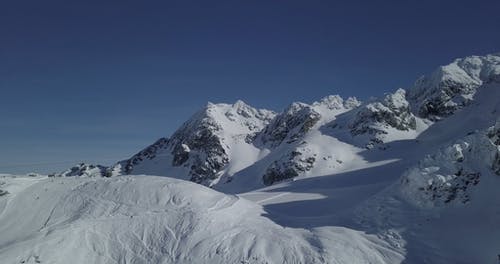 有关冬季, 寒冷的天气, 山的免费素材视频