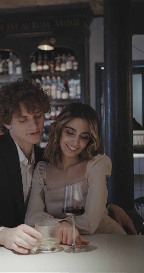 有关一对, 乱放电, 享受的免费素材视频