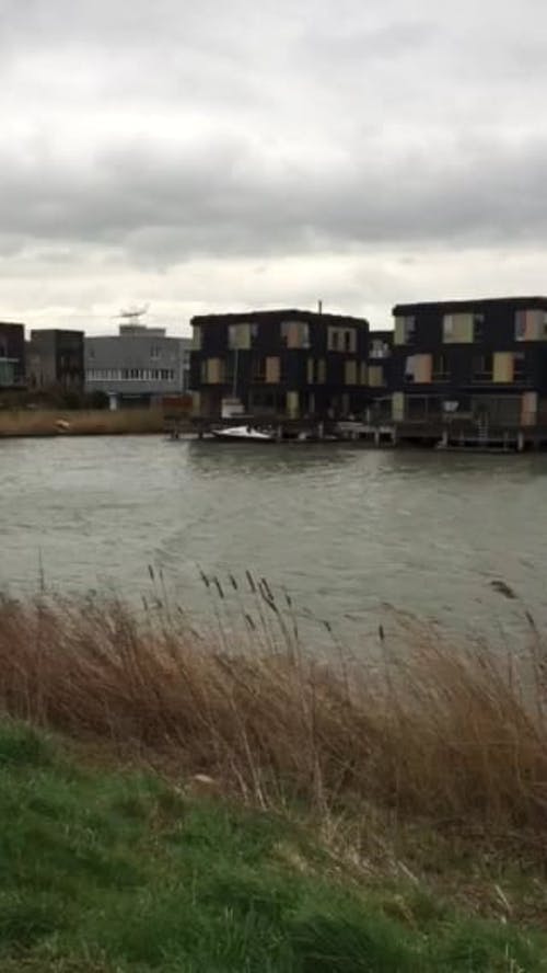 有关停泊处, 垂直视频, 多云的天空的免费素材视频