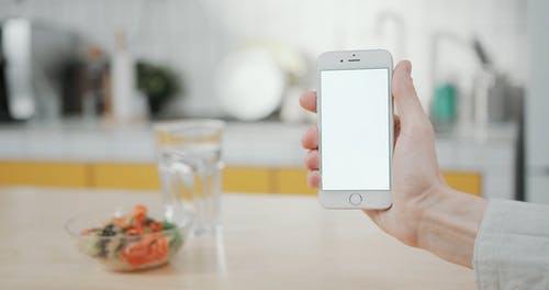 有关3C用品, iPhone, 一杯水的免费素材视频