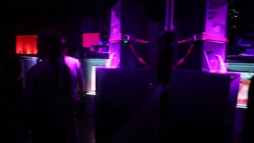 一群人在迪斯科舞厅跳舞 · 免费素材视频