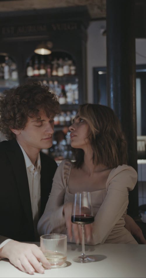 有关一对, 乱放电, 享受的免费素材视频