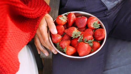 一碗新鲜草莓 · 免费素材视频