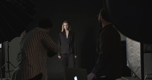 有关一组工作人员, 上载, 保管的免费素材视频